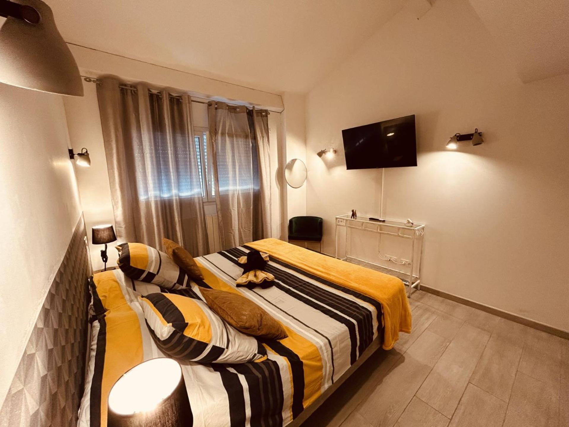 Le Paolo Appartement Deluxe Нарбон Екстериор снимка